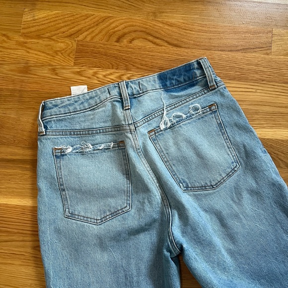 Abercrombie Curve Love Size 4 distressed Mom jeans. Worn twice. - Picture 3 of 4